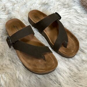 Easteland Slide Sandal